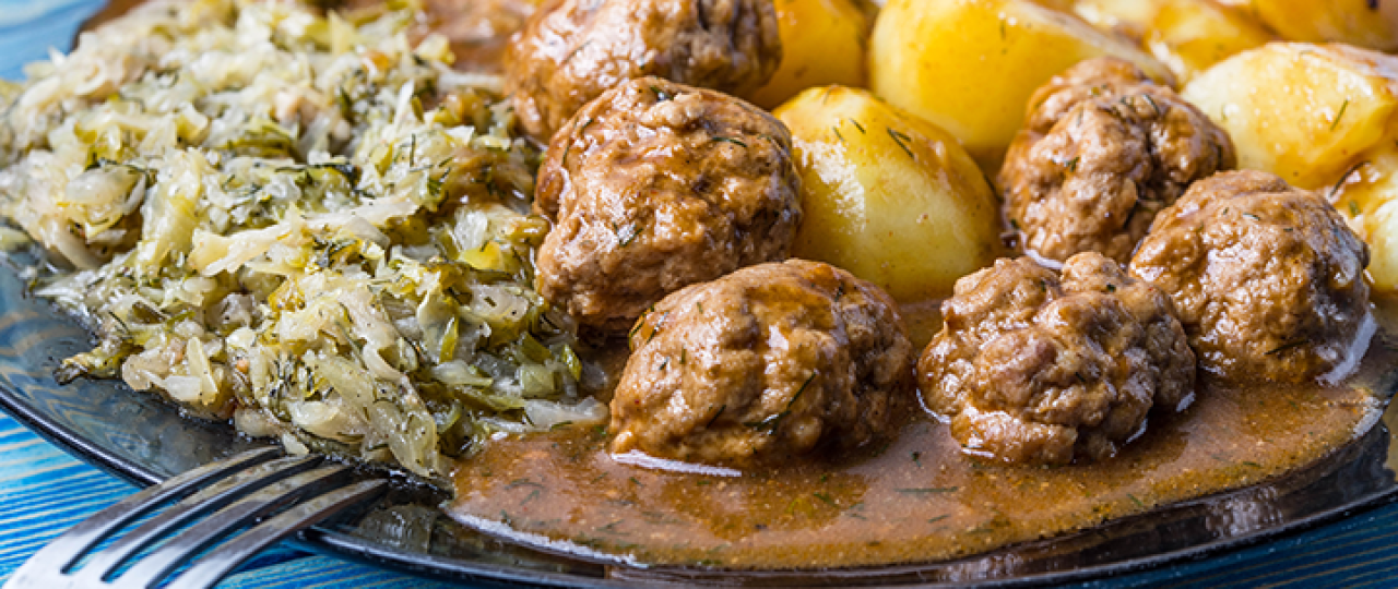 Mi: Hackbällchen mit Zwiebelsoße 